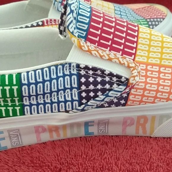 Men's VANS PRIDE SLIP ONS NWOT - Picture 8 of 9